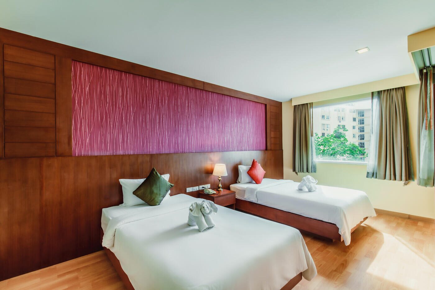 Deluxe Suite Twin City View